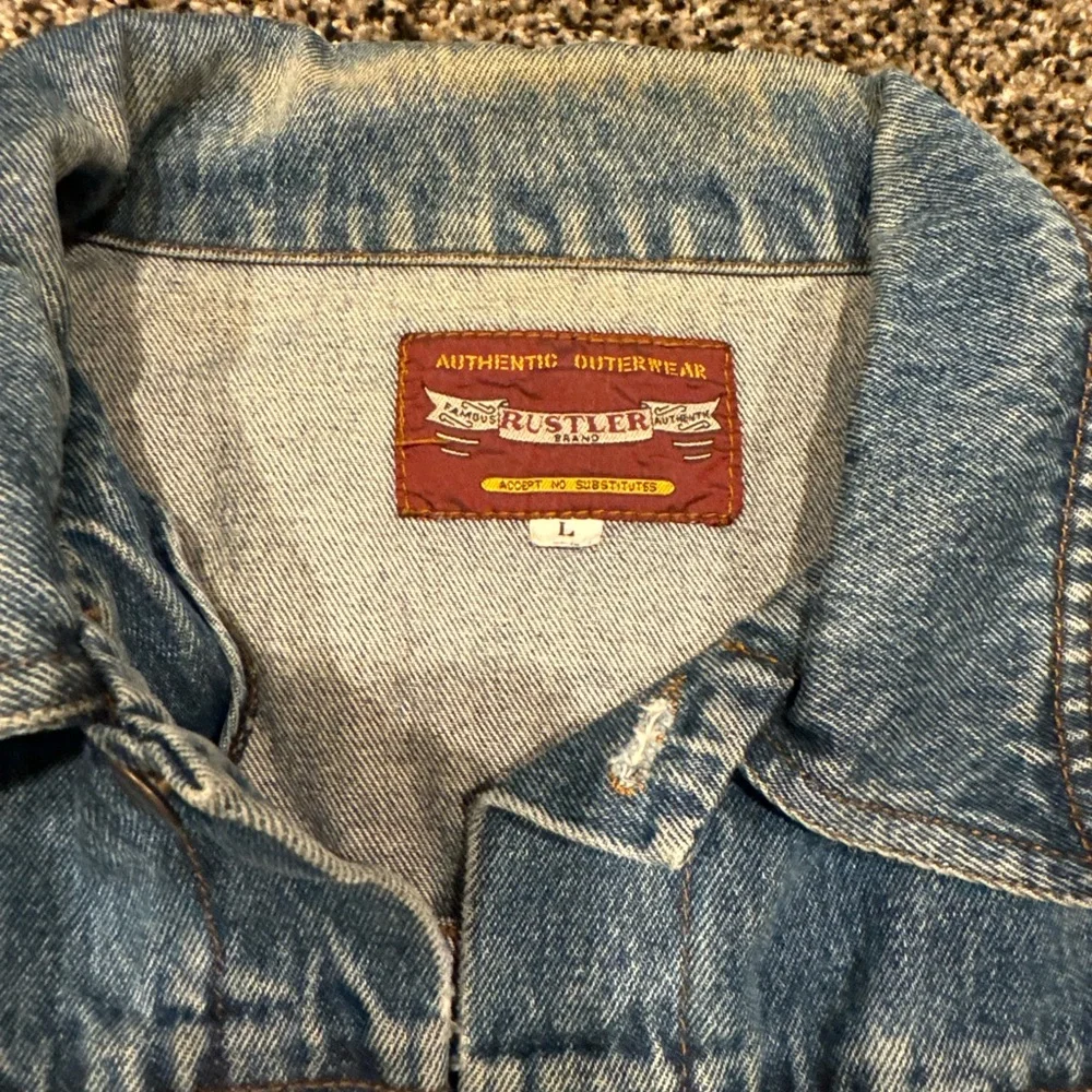 Perfectly worn distressed vintage Rustler Dark Wash Denim Jacket Size Large